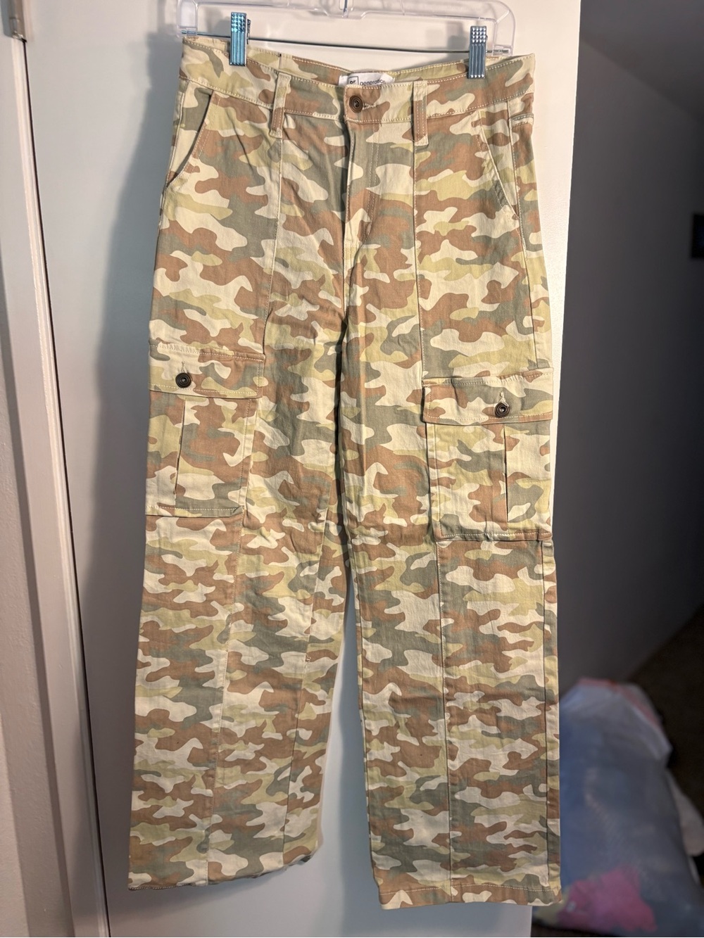 Women’s Beige Camo Straight-Leg Cargo Pants